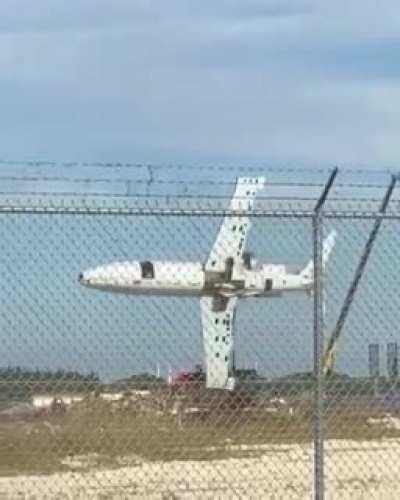 Eba brincar de aviãozinho nhooom