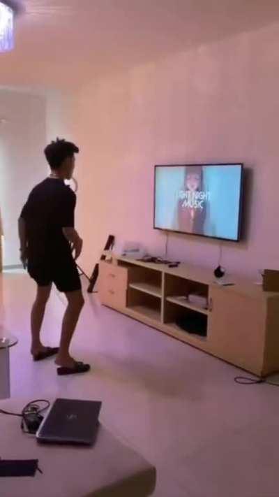 Bro caught lackin 🤨📷