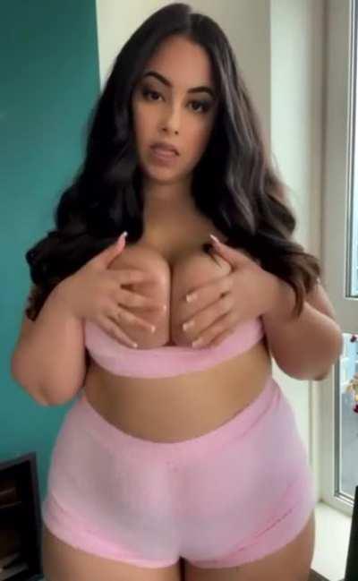 Homebred cup F boobs