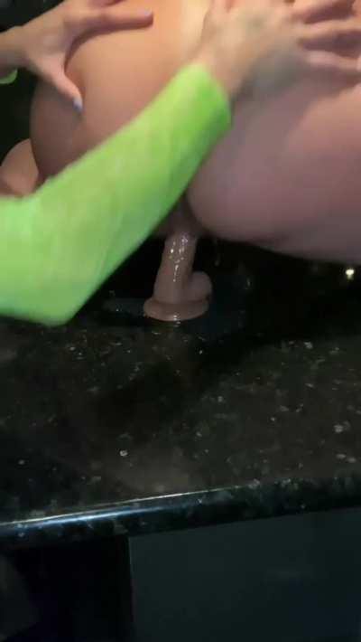 Ooops I squirted all over the bar top at this fancy restaurant!