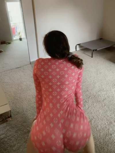 Big booty got a lil weight to it