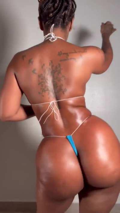 In blue @Cathiimedialunaa