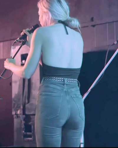 more Emily Kinney booty in jeans....