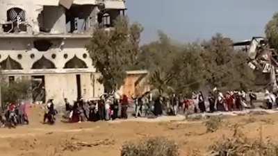 Gazens moving south under IDF secure corridor today 08/Nov