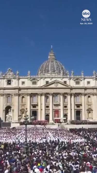 Mas de 200.000 personas asistieron al funeral del Papa Francisco