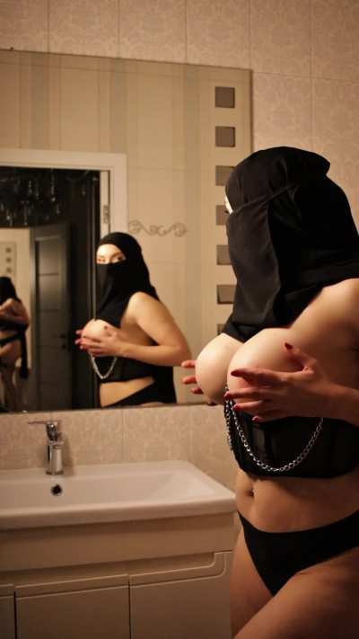 Doing my everyday princes job - waiting for my sultan with the most beautiful clothes