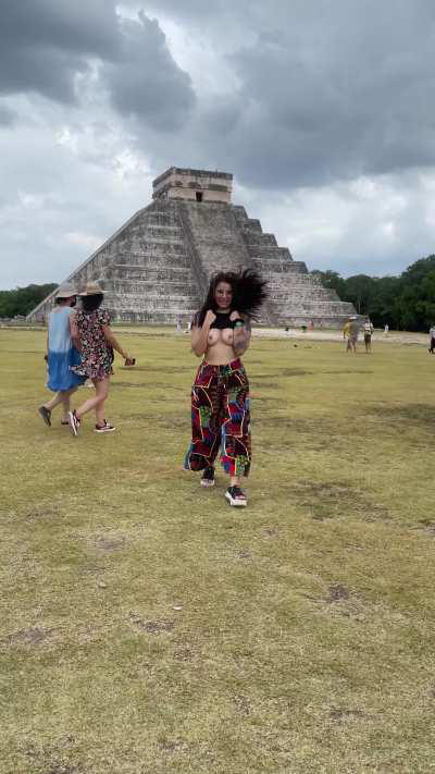 It's possible I photobombed someone's shot [GIF]