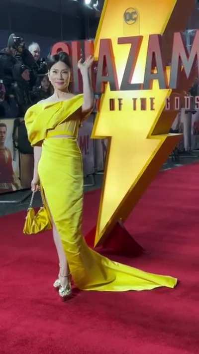 Lucy Liu in yellow!