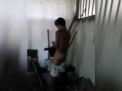 Pode isso adm kk ta comendo a patinha ne levi