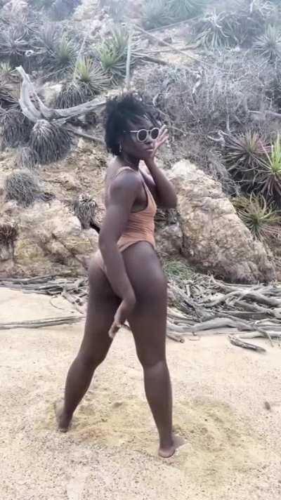 Lupita Nyong'o is the perfect piece of ass to bend over and clap