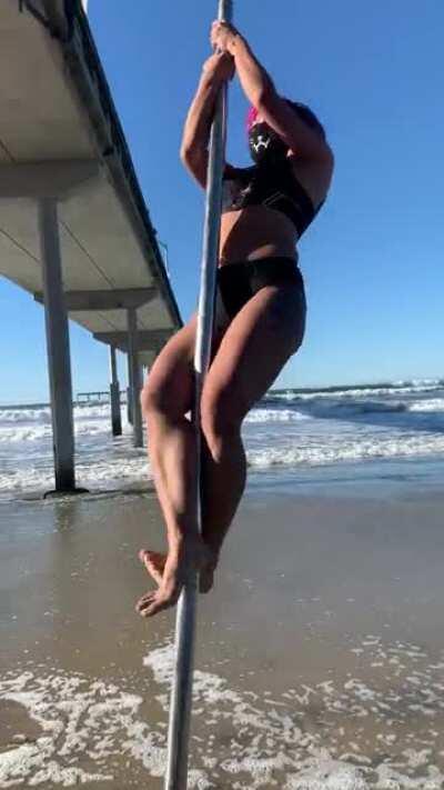 First time on a swinging pole 🙈