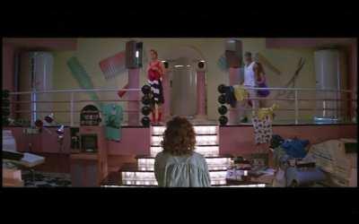 Earth Girls Are Easy (1988)