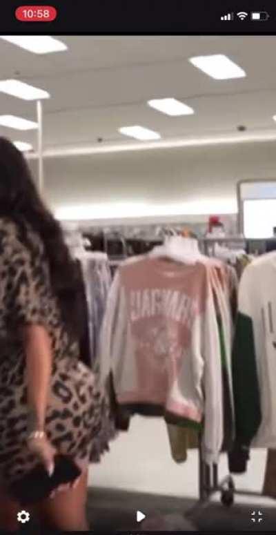 Jania shopping with the ass