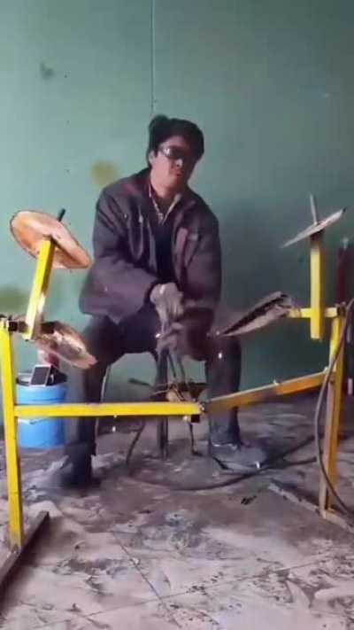 This guy knows how to drum