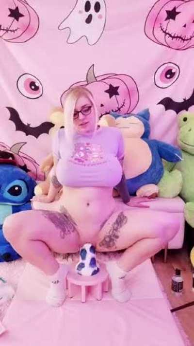 The Huge XL Minotaur from Wandering Bard stretched my pussy so well after a day of playing with my pussy 🤤