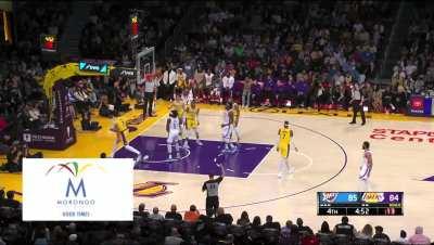 [Highlight] Shai Gilgeous-Alexander slows down time and navigates through the defence for the crafty and 1 finish!