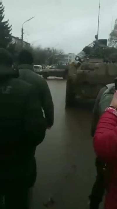 Russian commander holds live grenades in his hands to prevent the mob from lynching him. He was there to negotiate the town's surrender.