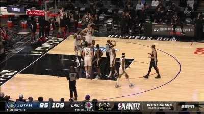 [Highlight] The play that caused Mitchell limping