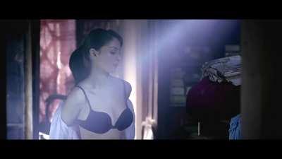 Sandeepa Dhar in 7 Hours To Go (2016)