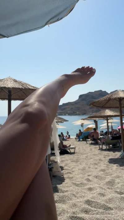I wonder how many guys are into feet at this beach.. I guess I'll find out soon