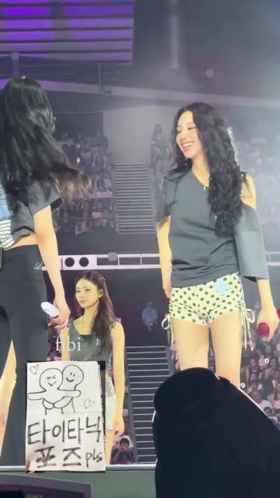 MiChaeng Titanic pose backhug