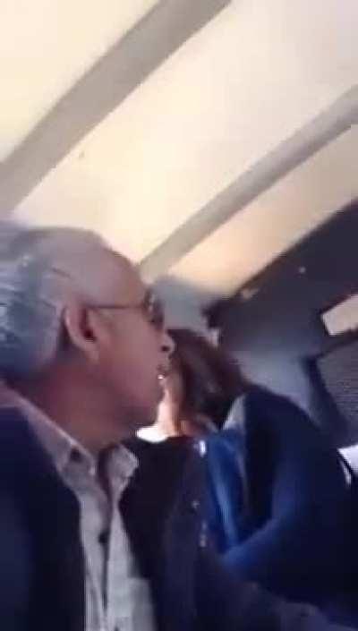 -Ya callese el hocico parece verdulera - Y usted que parece?