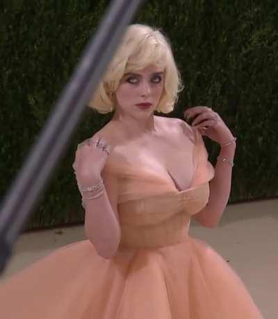 Billie Eilish Channels Marilyn Monroe On Red Carpet