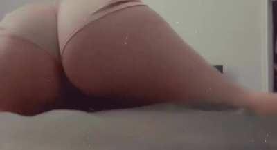 Lemme twerk on ur dick like this 🥺