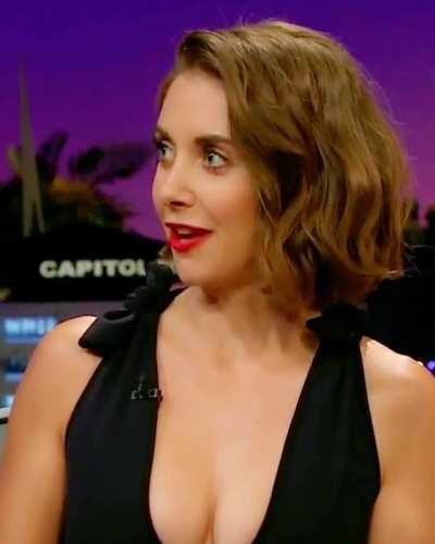 Alison brie