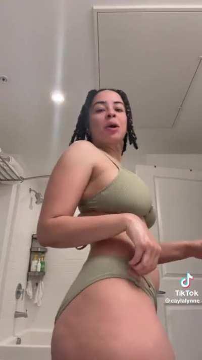 Super thick and sexy 🥸