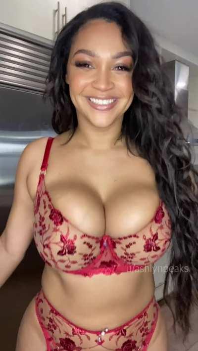 Slow-motion boob bounce in some sexy lingerie and thigh highs !