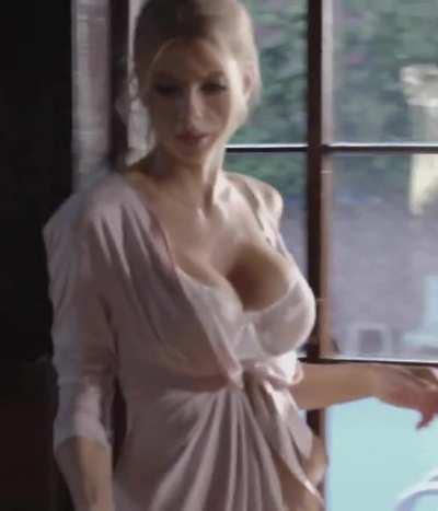 Charlotte McKinney's jiggle (GIF)