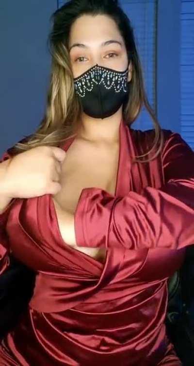 Let me sit on you like this 😏