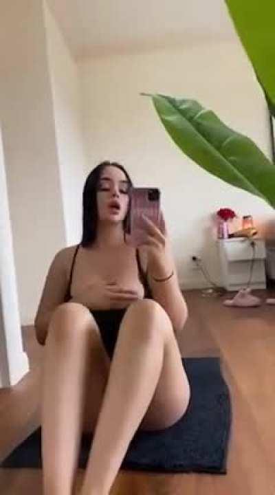Part 1 / All I see is a true pornstar prostitute Bec she gives the same energy as all pornstars & prostitute do just like lana rhoades getting gang bang by 6 guys all at one’s & I can definitely see porn star trinity does gang bangs + no sound bec