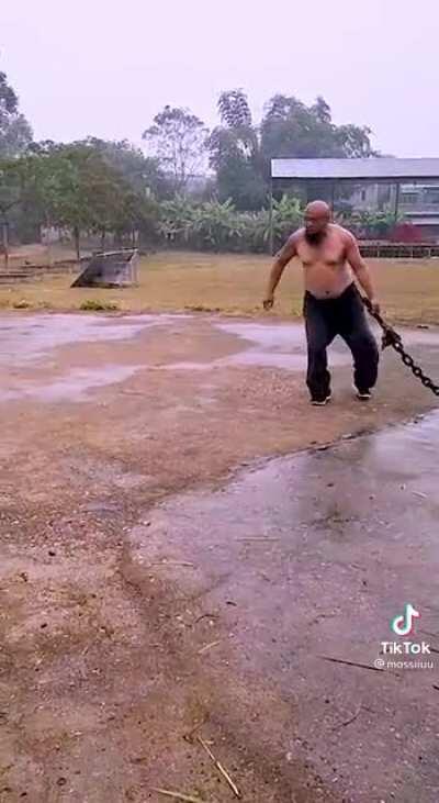 This man’s chain whip mastery is frightening