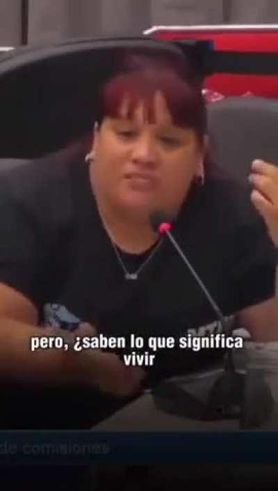 La diputada k natalia zaracho le reclama a milei que en su barrio gobernado 20 años x el kirshnerismo ahora no hay comida, luz,agua,cloacas ni calle Justo ahora se dio cuenta Kjjjj