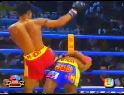 Oley Kiatoneway Fighting like he’s in the Matrix