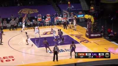 [Highlight] Horton-Tucker gives the Lakers the lead with a huge three