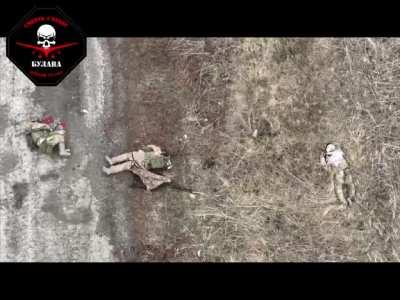 RUBPAK “BULAVA” 72 OMBr FPV drone strikes a trio of Russian soldiers walking along a road.