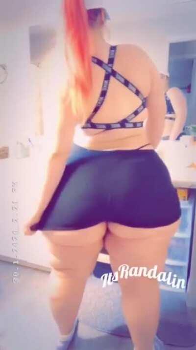 That phat ass in shorts😍😍