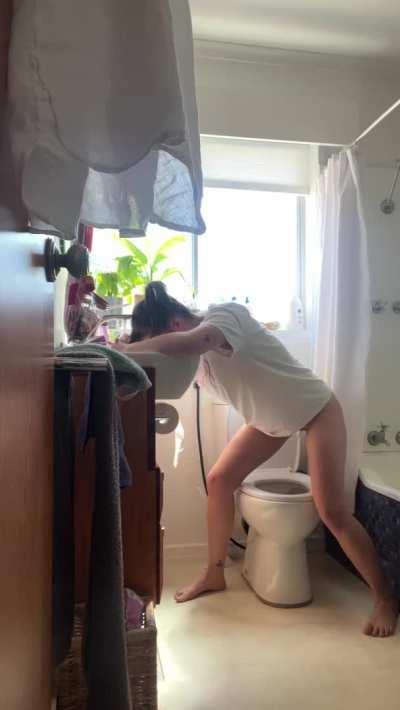 Washing my fringe, chatting to mum about lunch AND peeing—all with the help of a handily placed toilet 