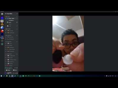 E esse mano que foi arrumar o controle e quebrou