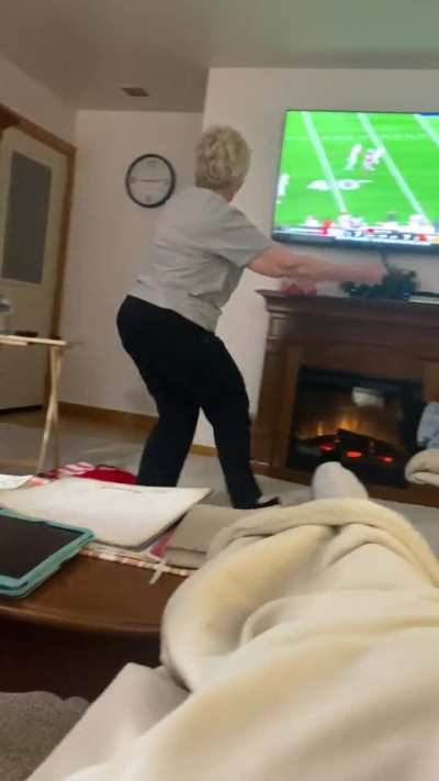 My OSU super fan grandmas reaction to Hendersons TD during the Texas game!