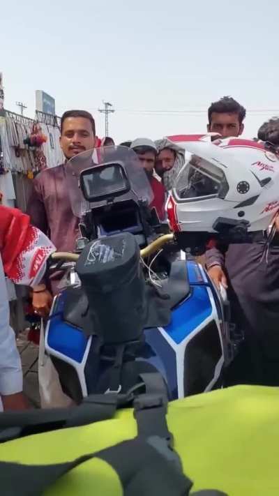 Mashallah, Turkish and Pakistani people are one nation,one ummah🥰 pakistani and Bangladeshi boys luv Turks women