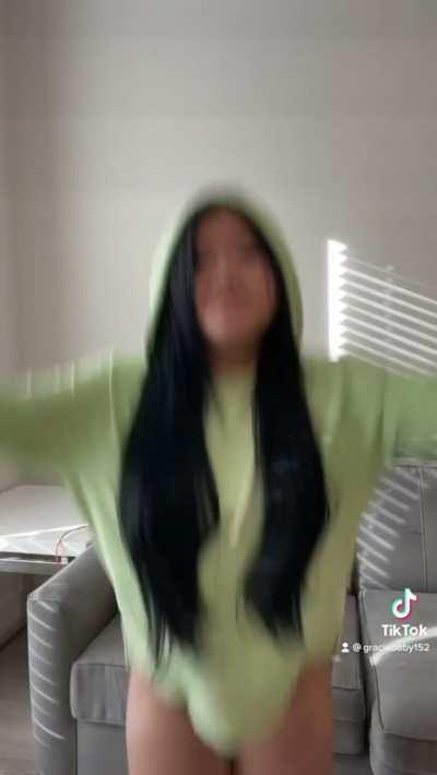 People looking through my window always get a show 💖