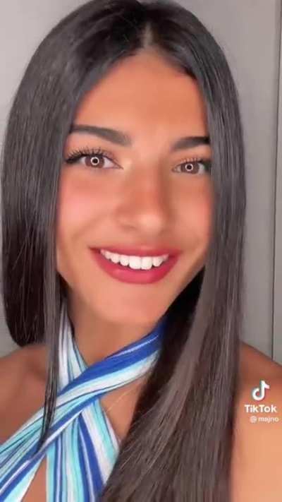 Elisa Maino lingua👅