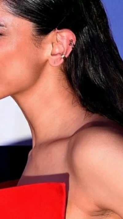 Alia's (Shaved) or Deepika's (Hairy) Armpit? 🔥