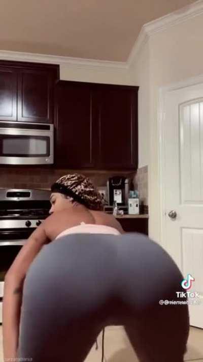 JaniaBania TikTok #4