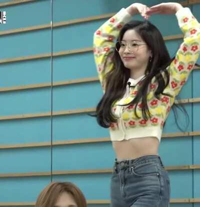 201105 - Cute Dahyun heart