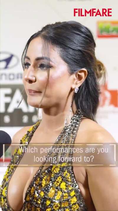 Hina Khan showing her sweaty cleavage, It's her hottest cleavage show Ever 💦💦